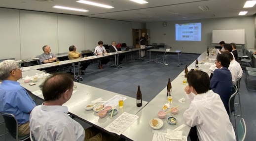 ソーシャルディスタンスを保った懇親会